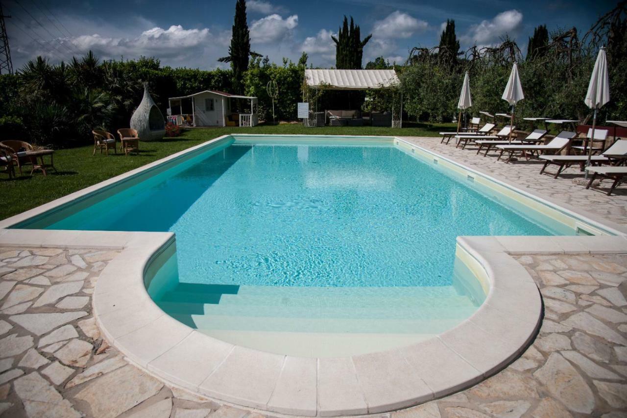 Cevoli Country Resort Lari Exterior foto